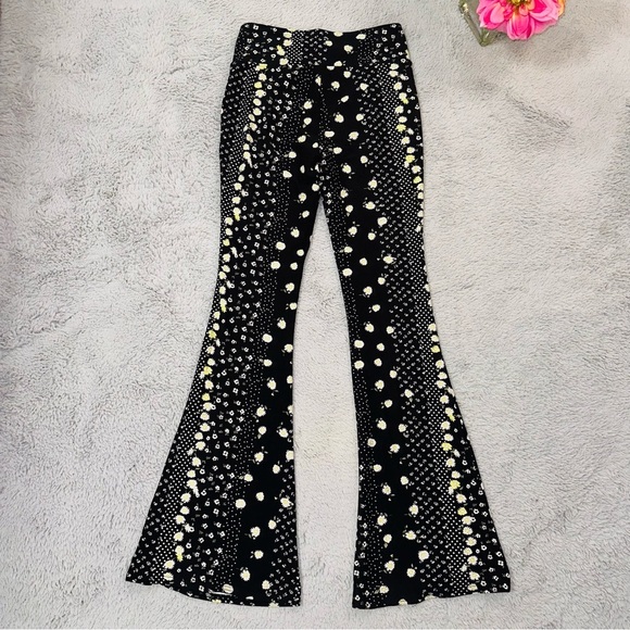 Daisies bell bottom pants - Picture 5 of 10